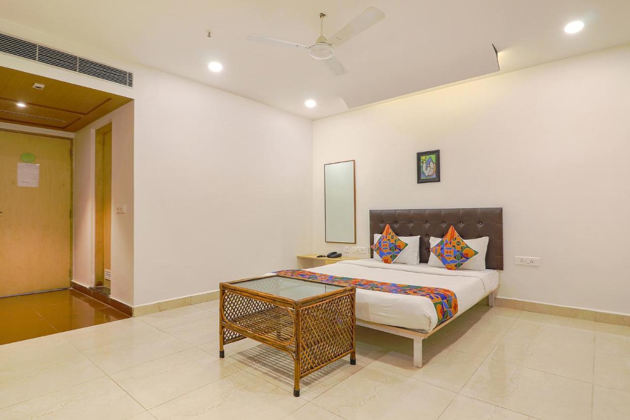 Fabhotel Aamantran & Banquet Halls - Nr Rtc X Roads Metro Station ไฮเดอราบัด ภายนอก รูปภาพ