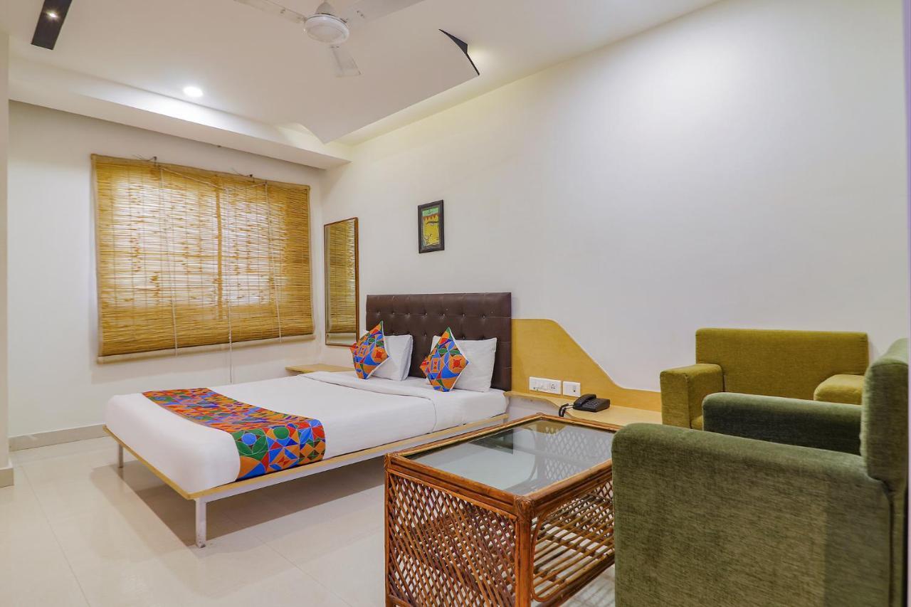 Fabhotel Aamantran & Banquet Halls - Nr Rtc X Roads Metro Station ไฮเดอราบัด ภายนอก รูปภาพ